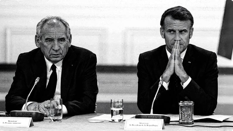 François Bayrou e Emmanuel Macron em evento oficial na França (Foto: Reprodução)