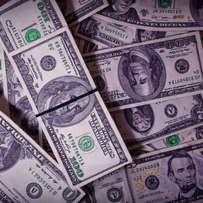 Dólar avança pela terceira vez consecutiva com aumento da percepção de risco global