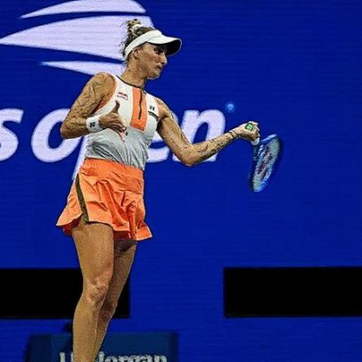 Vondrousova se lesiona e Sabalenka avança para as semifinais do torneio