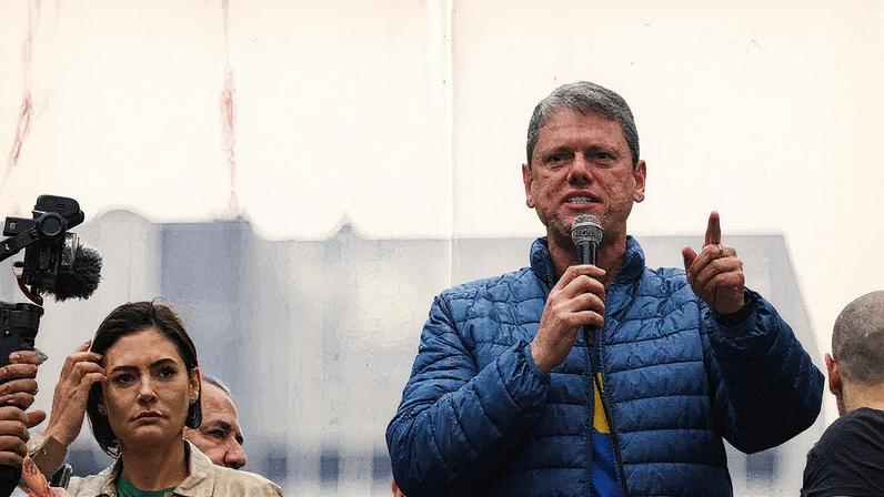 Governador de São Paulo, Tarcísio de Freitas, discursa durante ato de bolsonaristas na Avenida Paulista (Foto: Reprodução)