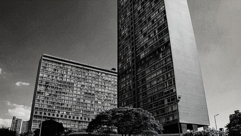 Fachada dos dois blocos do Edifício JK, projeto de Oscar Niemeyer em Belo Horizonte (Foto: Reprodução)