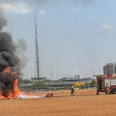 Incêndio em banheiros químicos gera fumaça na Esplanada dos Ministérios durante julgamento de Bolsonaro no STF
