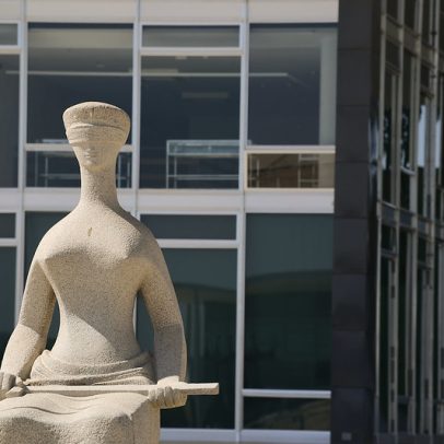 Defesas desistem após 'voto duríssimo' em julgamento decisivo