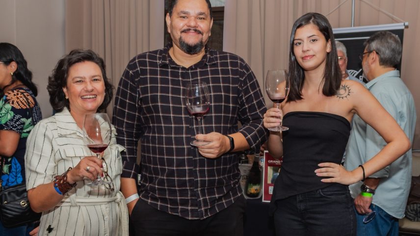 Os somelieres Karina de O Noçais e Marcelo Andrade e a profissional de marketing Fátima Santos – organizadores do Grand Tasting