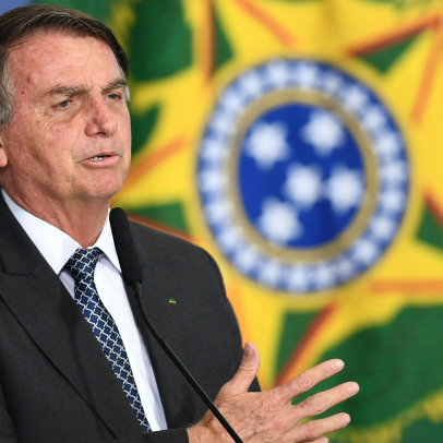 Bolsonaro é levado as pressas ao hospital após passar mal