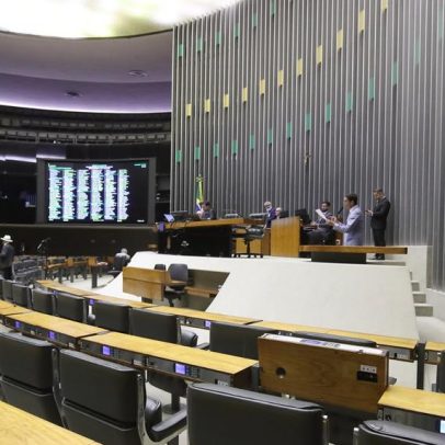 Congresso avança em anistia a Bolsonaro com proposta de autoperdão
