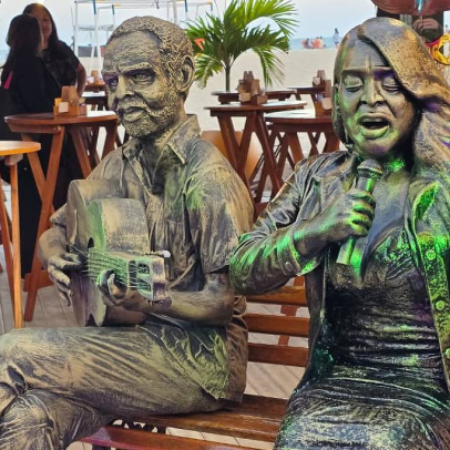 Preta Gil é homenageada com estátua no Rio de Janeiro, junto à figura de seu pai, Gilberto Gil
