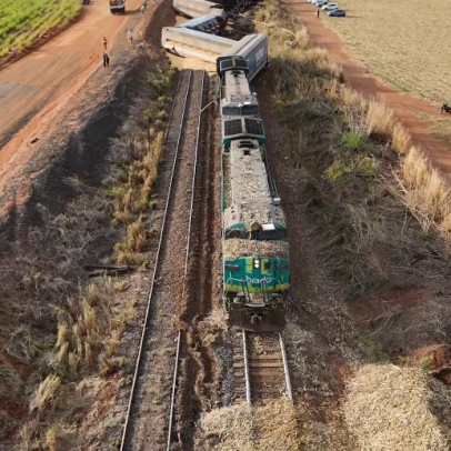 Acidente entre trem e caminhão destrói linha férrea no interior de São Paulo