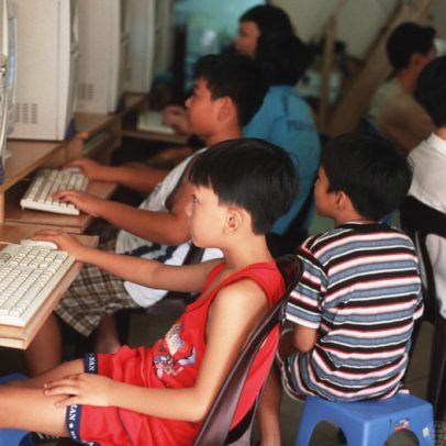 Geração GPT: como a inteligência artificial está moldando crianças e adolescentes