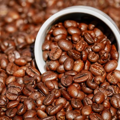 Café deve subir até 15% no Brasil, enquanto preço do moído já acumula alta de 60% em 12 meses