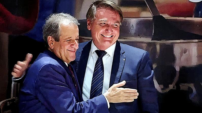 Presidente do PL, Valdemar Costa Neto, e ex-presidente Jair Bolsonaro posam para foto (Foto: Reprodução)