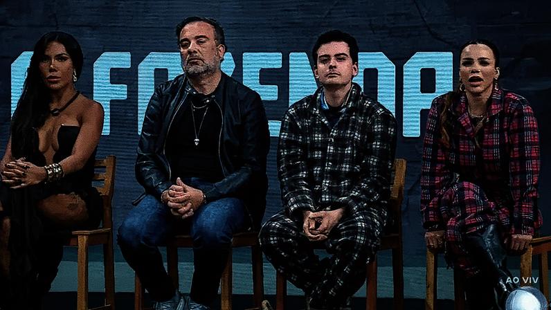 Carol Lekker, Fabiano Moraes, Dudu Camargo e Gabily participam da formação de roça (Foto: Reprodução)