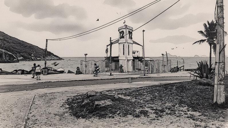 Posto 12 da Praia do Recreio dos Bandeirantes, local onde ocorreu um ataque a tiros (Foto: Reprodução)