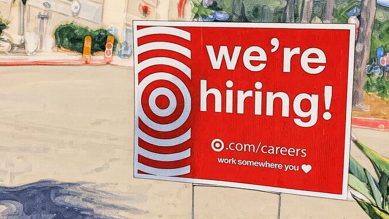 Placa de "estamos contratando" exibida na entrada de uma loja Target em Encinitas, Califórnia (Foto: Reprodução)