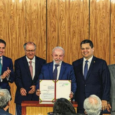 Governo autoriza R$ 30 bilhões em crédito para empresas afetadas por tarifaço