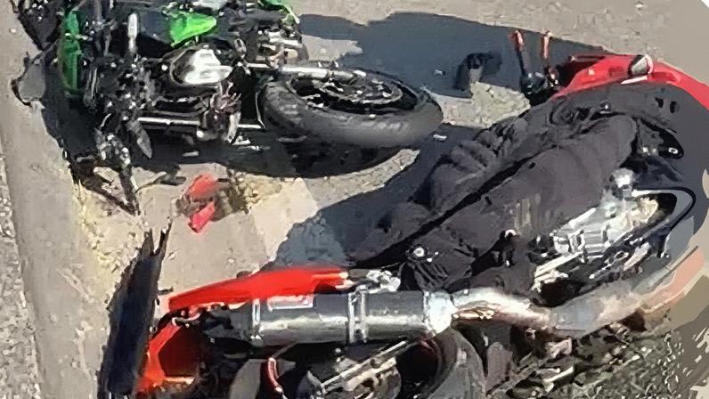 Motos envolvidas em acidente na rodovia Anhanguera, que é a estrada com maior número de mortes em São Paulo (Foto: Reprodução)