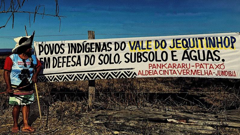 Indígenas da comunidade Pankararu realizam protesto na região de Araçuaí, MG (Foto: Reprodução)