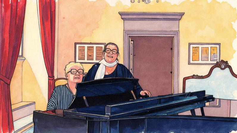 Marianna Brilla e Lisa Paglin, fundadoras do New Voice Studio, posam ao lado de um piano no Teatro de la Nuova Fenice em Osimo (Foto: Reprodução)