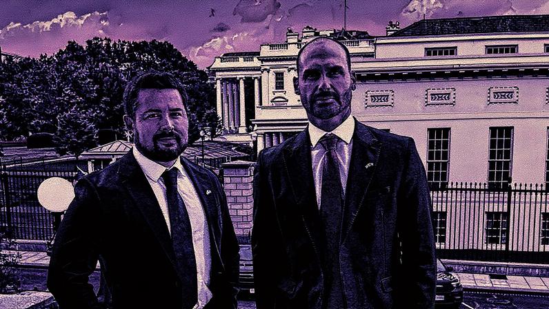 Paulo Figueiredo e Eduardo Bolsonaro posam após reunião na Casa Branca (Foto: Reprodução)