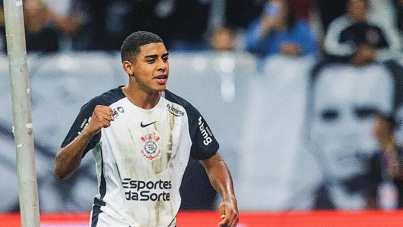 Jogador do Corinthians celebra sua boa fase em campo (Foto: Reprodução)