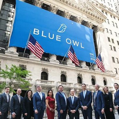 Blue Owl amplia acesso a investidores com crescimento dos mercados privados