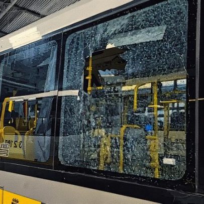 Suspeito é denunciado por tentativa de homicídio após ataque a passageira em ônibus