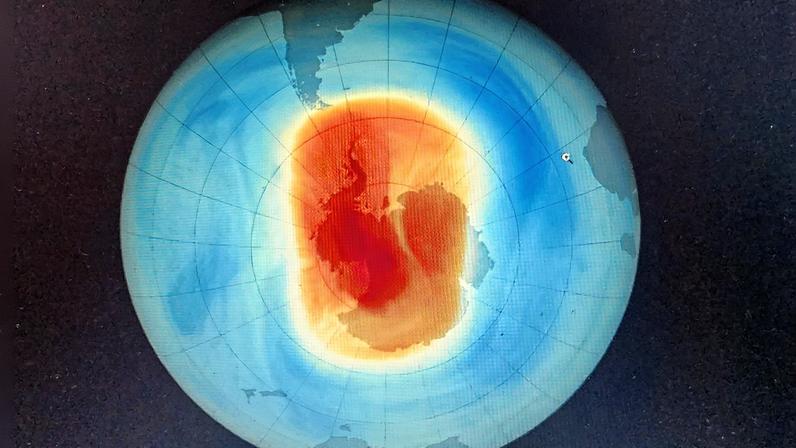 Buraco de ozônio sobre a Antártica em novembro de 2023, conforme imagem produzida pela Nasa (Foto: Reprodução)