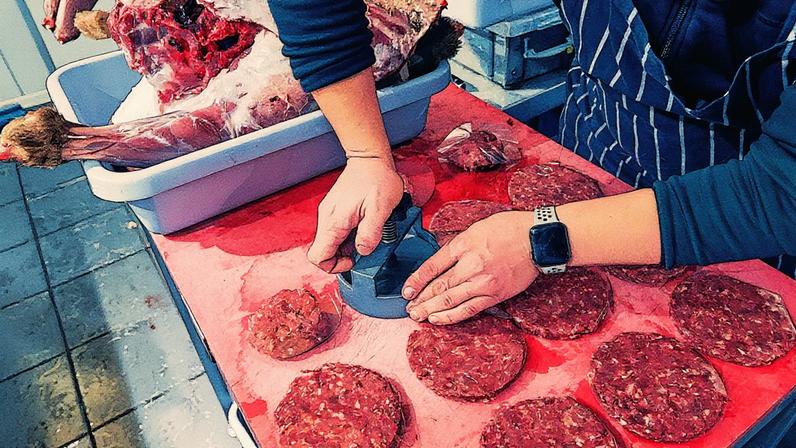 Preços de carne brasileira aumentaram após redução das compras pelos EUA devido a taxas impostas por Donald Trump (Foto: Reprodução)