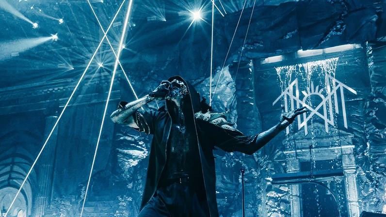 Sleep Token se apresentou em um show com ingressos esgotados no Barclays Center na noite de segunda-feira (Foto: Reprodução)