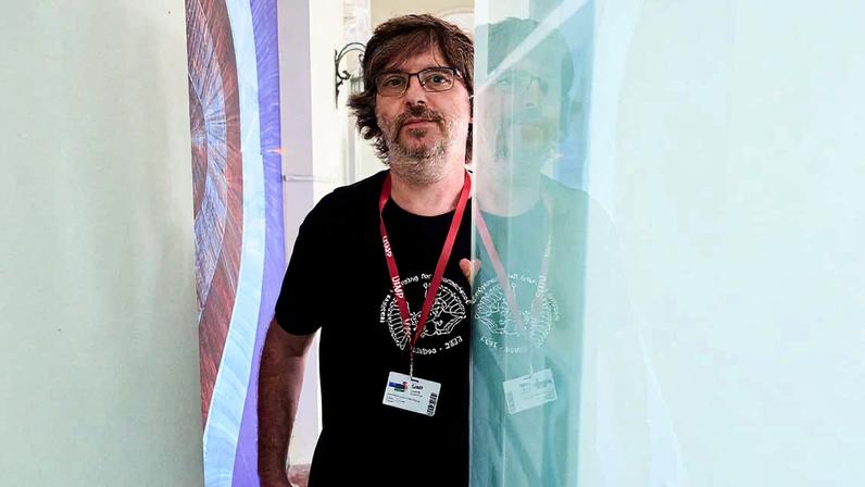 De Polavieja apresenta conferência sobre "Aplicações da IA em neurociência e comportamento" na Universidade Internacional Menéndez Pelayo, Santander (Foto: Reprodução)