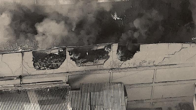 Incêndio atinge loja no Largo da Freguesia, na Zona Sudoeste do Rio (Foto: Reprodução)