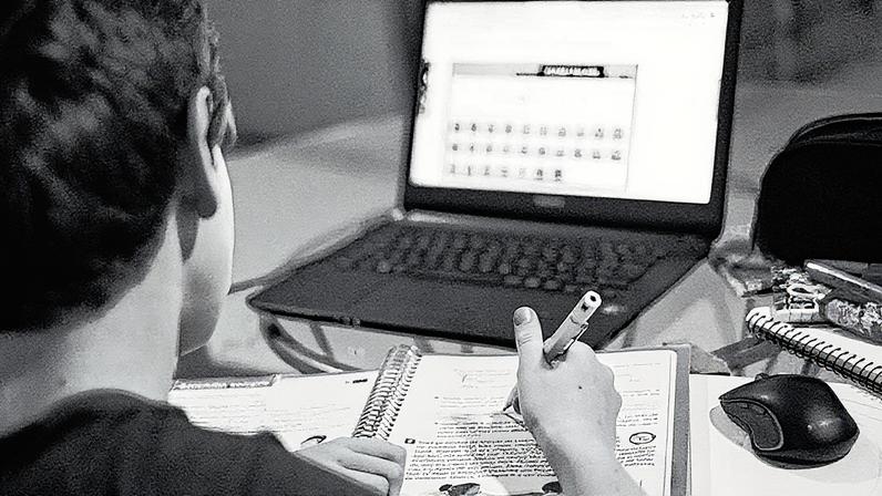 Alunos de ensino médio utilizam TikTok e YouTube para pesquisas e trabalhos escolares (Foto: Reprodução)
