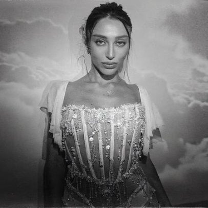 Elisa Zarzur se destaca como digital influencer e noiva de Alexandre Negrão