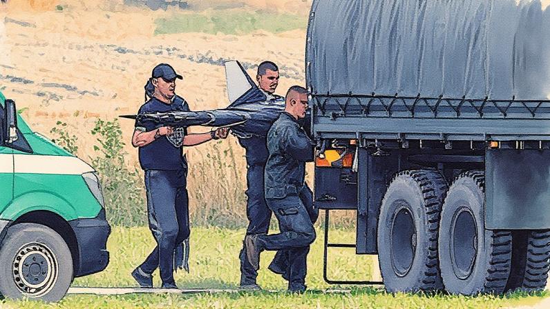 Efectivos das Forças Nacionais de Defesa Territorial da Polônia atuam no local onde um dron russo caiu na localidade de Wohyn (Foto: Reprodução)