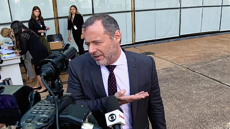 Paulo Bueno, advogado de Bolsonaro, chega ao STF (Foto: Reprodução)