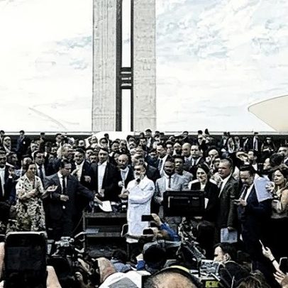 Congresso enfrenta crise com julgamento de Bolsonaro e queda da PEC da Blindagem