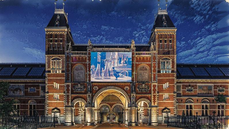 Imagem projetada nas paredes do Rijksmuseum, mostrando a obra "Occupied City" (Foto: Reprodução)