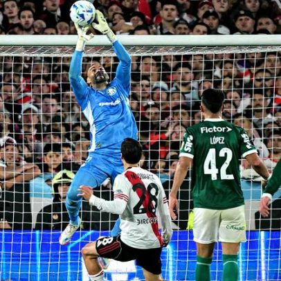 Weverton se torna o jogador com mais vitórias na Libertadores da história