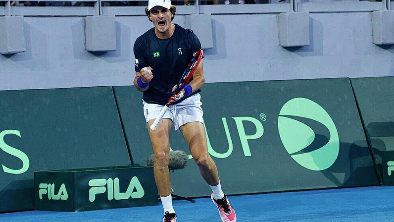 João Fonseca venceu Stefanos Tsitsipas em partida da Copa Davis (Foto: Reprodução)