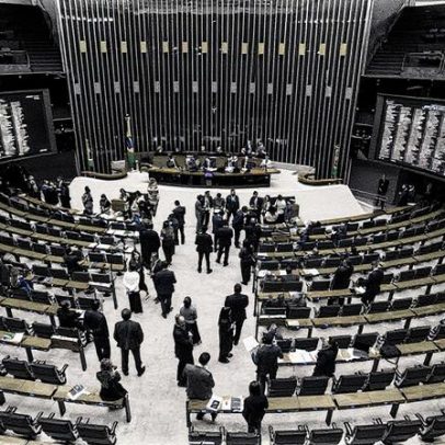 Oposição aprova anistia que torna Bolsonaro elegível e protege investigados no STF