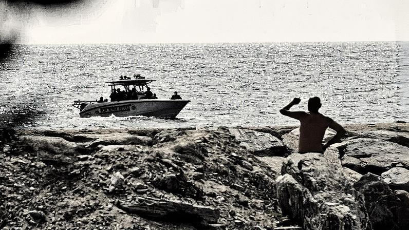 Forças de segurança patrulham nas proximidades do porto de La Guaira, Venezuela (Foto: Reprodução)