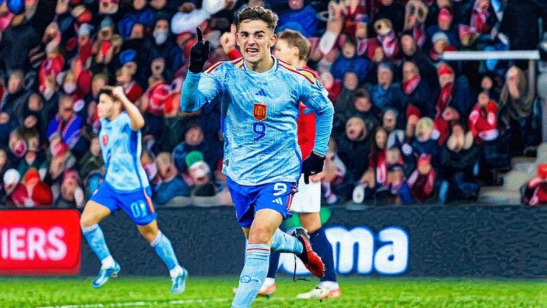 Jogador da seleção espanhola e do Barcelona em campo (Foto: Reprodução)