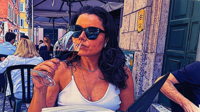 Daniela Filomeno aproveita almoço na Osteria Da Francesco, no centro (Foto: Reprodução)