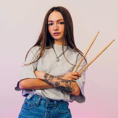Kristina Rybalchenko se destaca como a baterista mais popular nas redes sociais