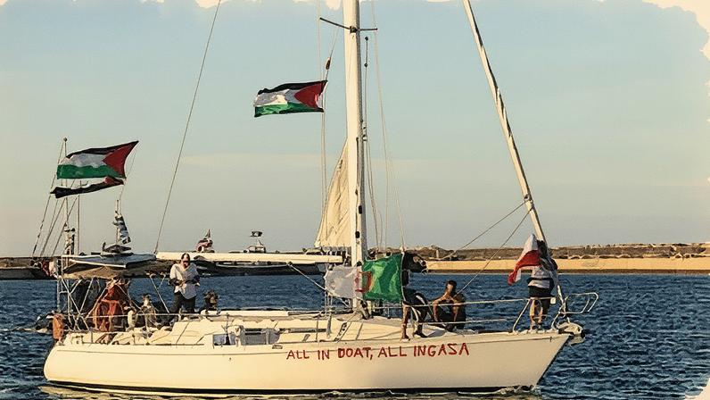 Barco da flotilha com ajuda para Gaza no porto de Bizerte, em Túnez (Foto: Reprodução)
