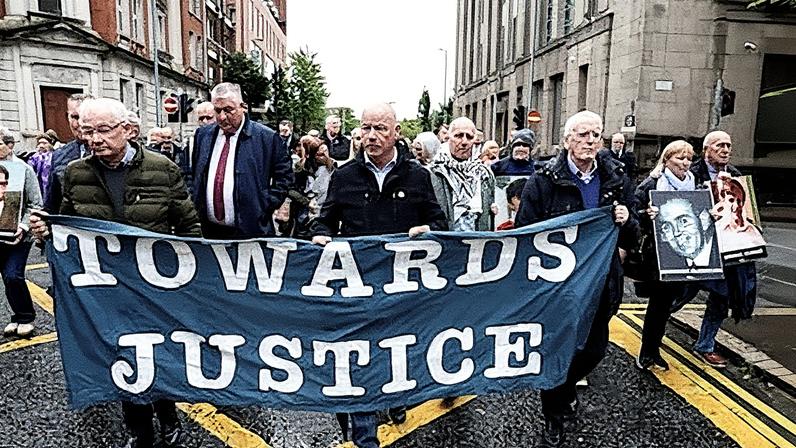 Familiares das vítimas do Domingo Sangrento se reúnem em Belfast (Foto: Reprodução)