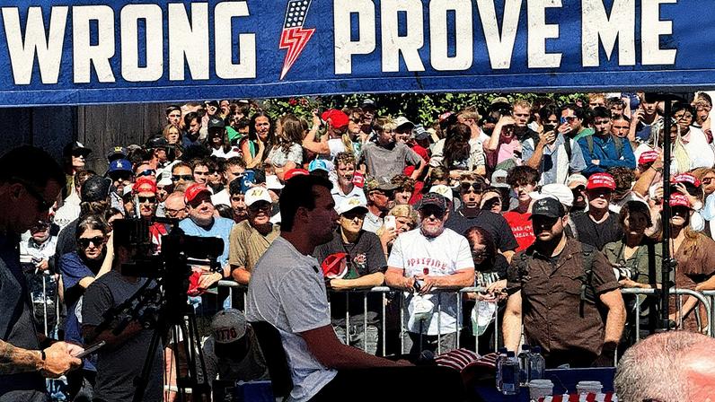 Homem foi baleado durante palestra em universidade dos EUA (Foto: Reprodução)