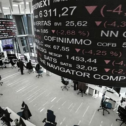 Custos de empréstimos na França aumentam após rebaixamento da Fitch e novas preocupações surgem