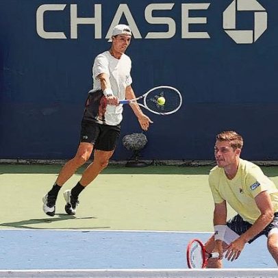 Salisbury e Skupski avançam para a semifinal após vitória nas duplas