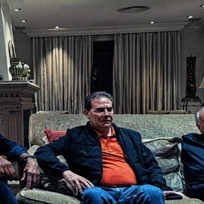 Centrão e PL enfrentam críticas por proposta de anistia leve em articulações políticas